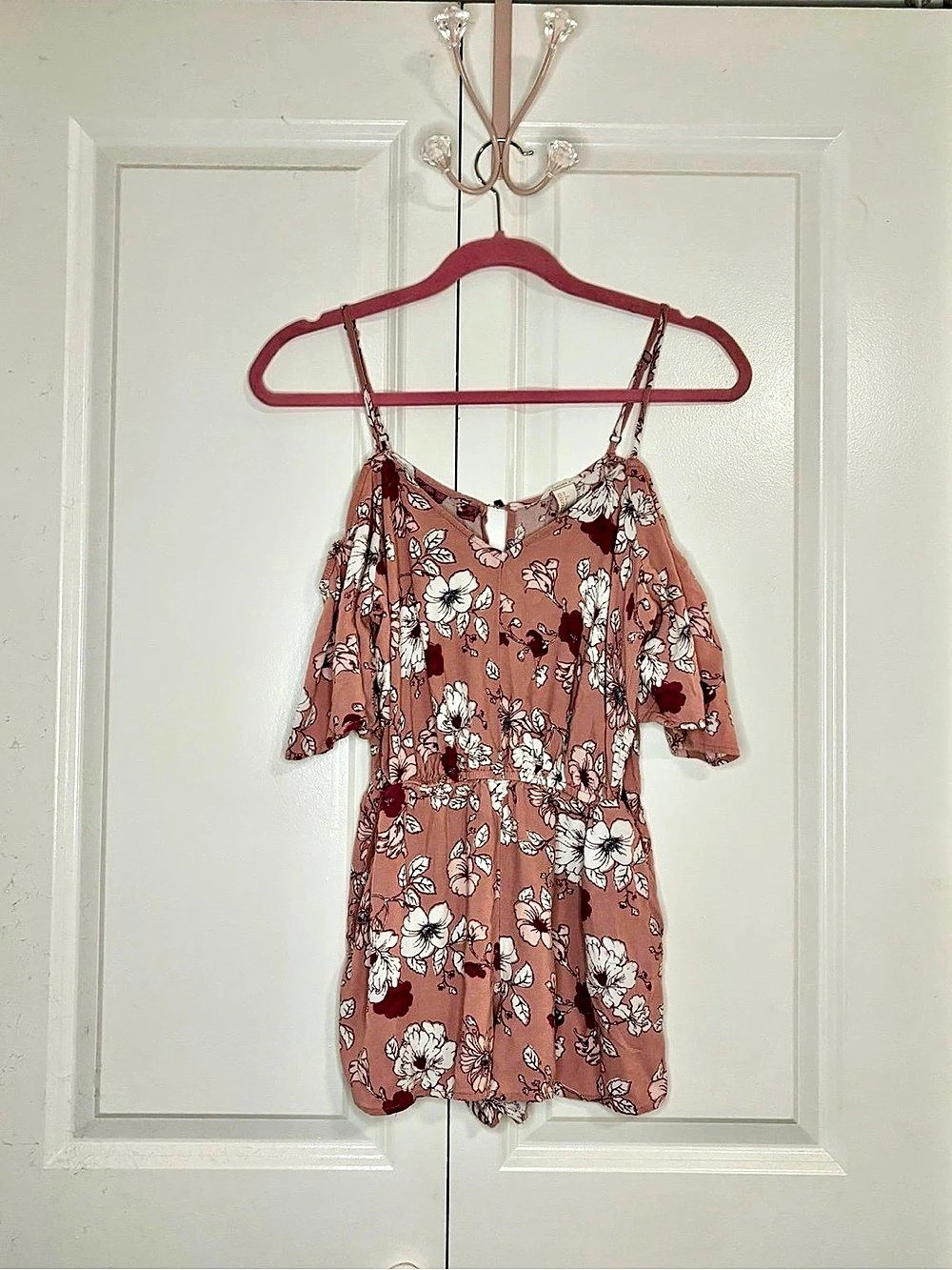 Forever 21 Floral Cold Shoulder Romper in Pink Size Small Like New